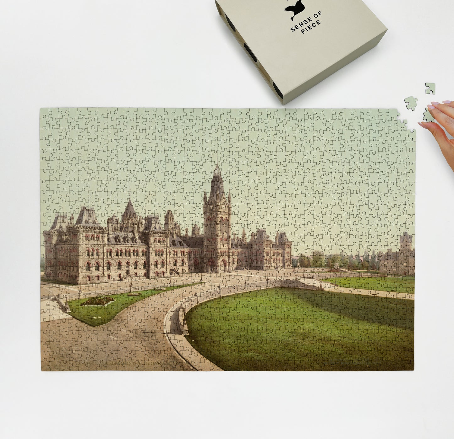1000 piece puzzle 1901 Parliament buildings capitols Ottawa, Ontario Family Entertainment